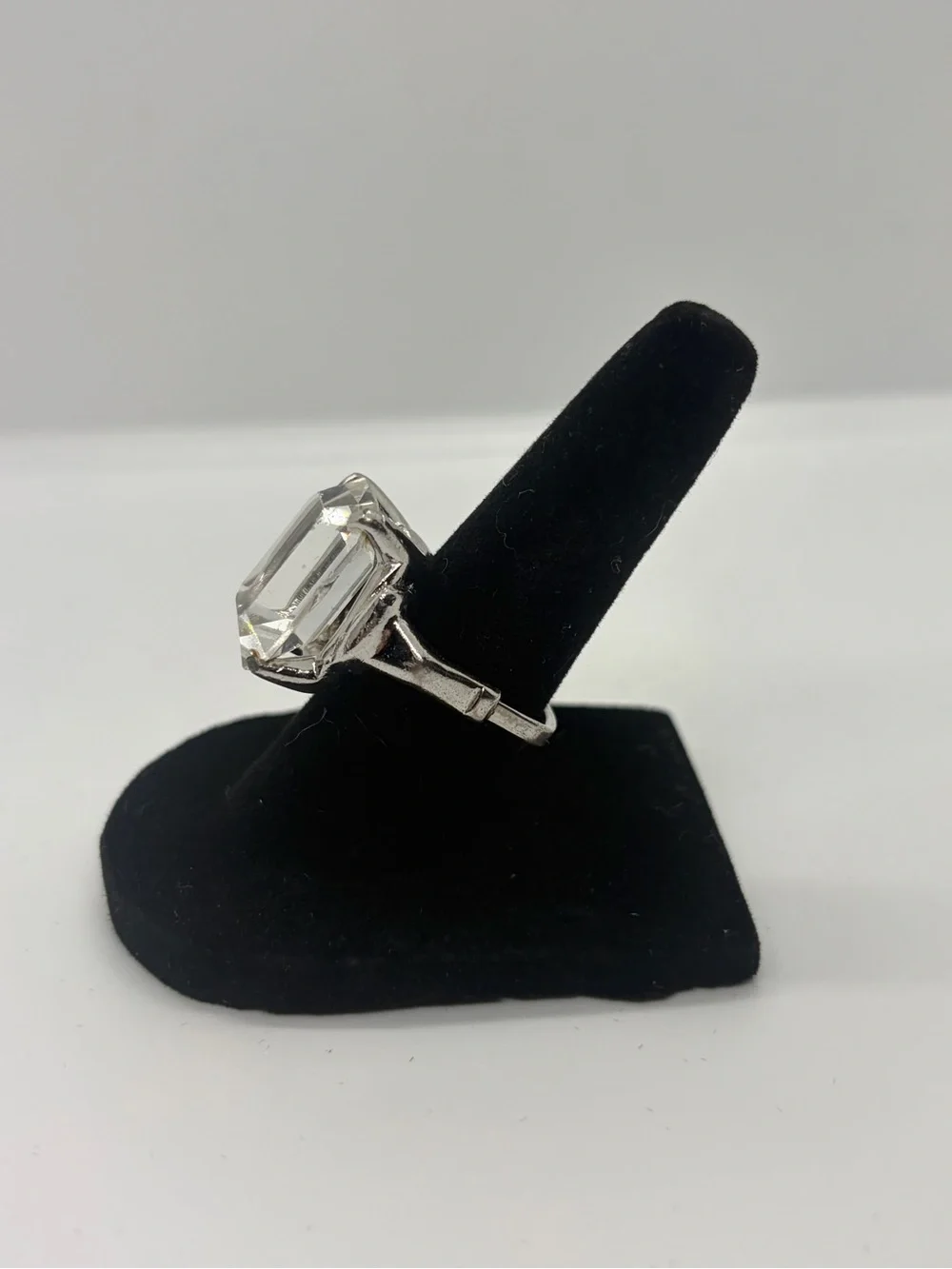Vendome bold emerald
